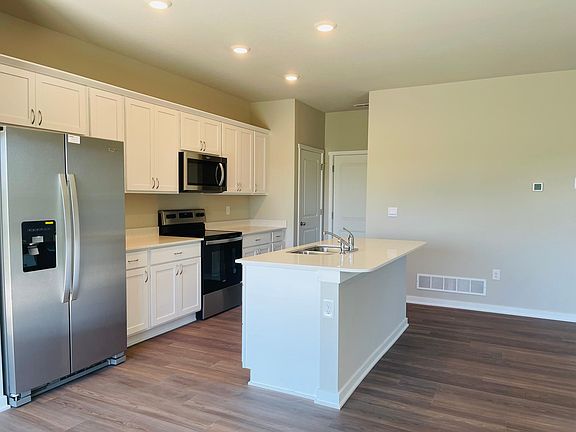 3rd image of 916 Maywood Ln