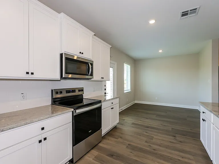 329 Magnolia Blvd — Photo 9