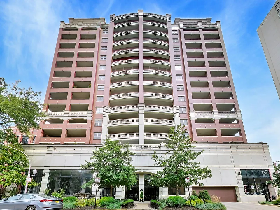828 W Grace St #1308