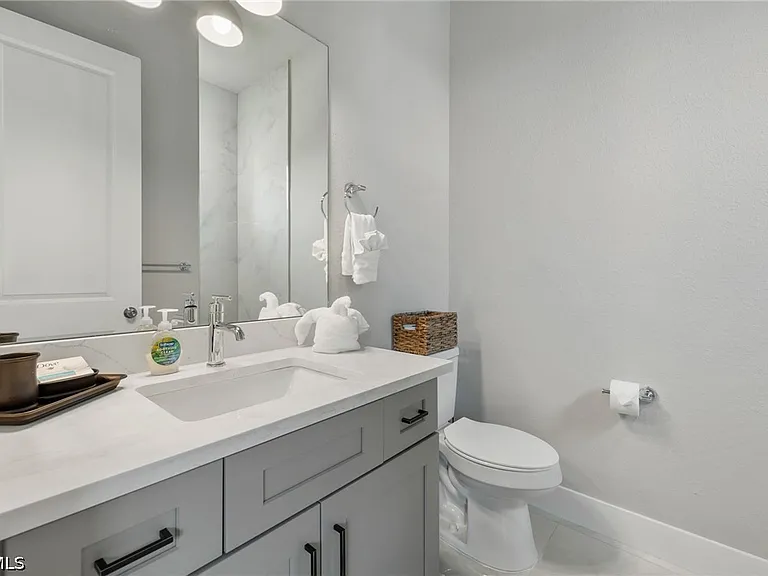 5240 Tower Dr — Photo 40