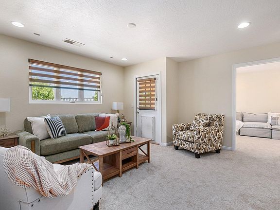 4th image of 2556 E Canyon Ranch Dr