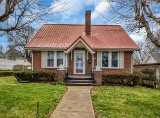 104 W Chestnut St, Dickson, TN 37055