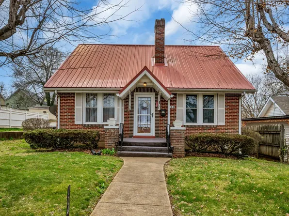 104 W Chestnut St, Dickson, TN 37055