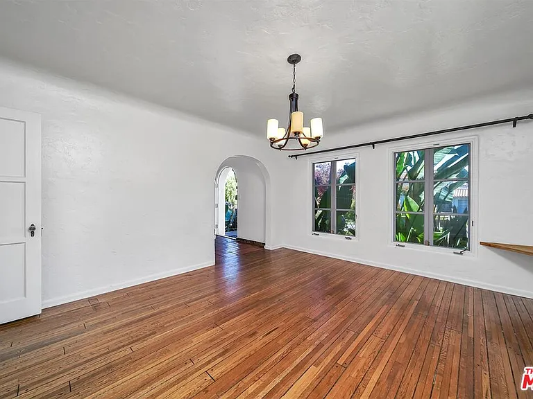 333 S Roxbury Dr — Photo 7
