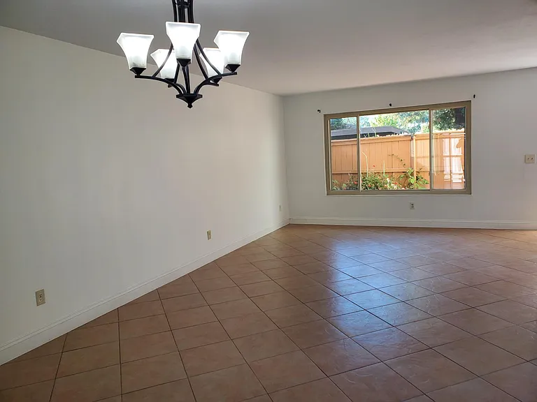 1712 Las Raposas Ct — Photo 3