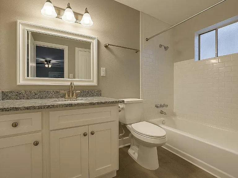 Avondale Apartments — Photo 7