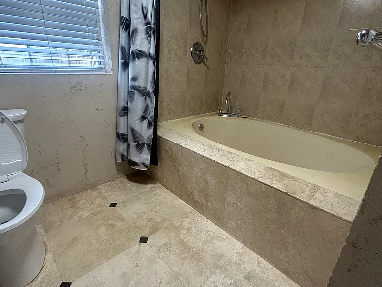 4843 Lexington Ave — Photo 9
