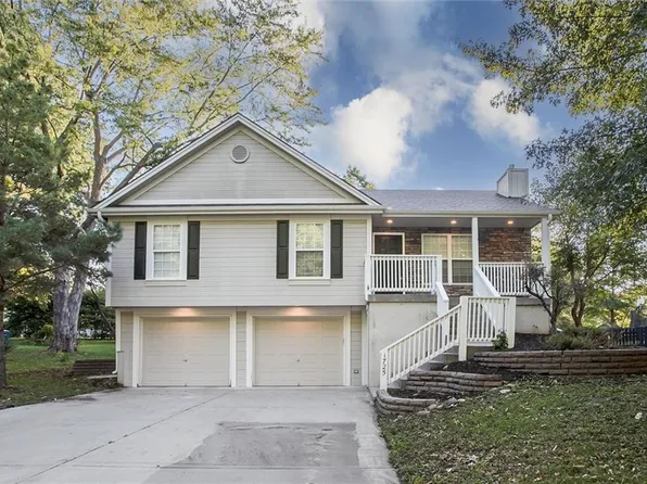 1725 Bluebell St, Liberty, MO 64068