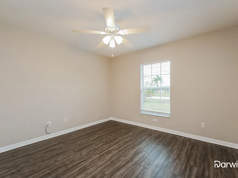 215 Manasota St — Photo 12
