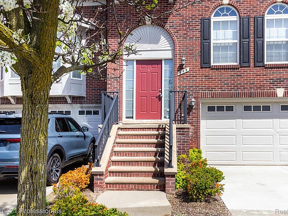 4th image of 955 Sandalwood Dr