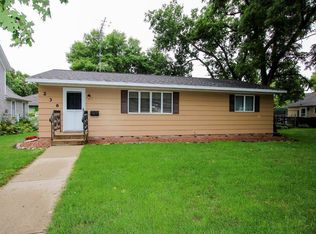 236 Monroe St SE, Hutchinson, MN 55350