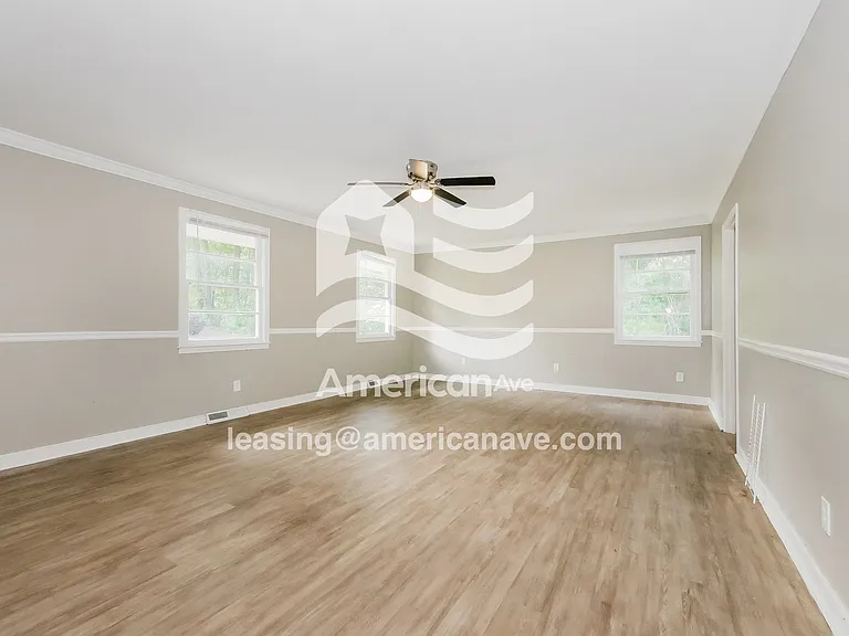 1447666_003_wm_-_living_room_12979489.jpg