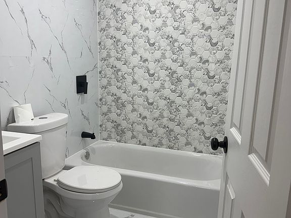 5th image of 13416 221st St Floor 2