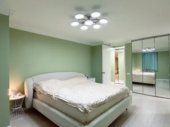 255 East 49th Street image 6 of 12