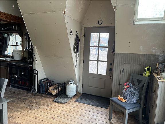 4th image of 39 Meadow Ridge Ln