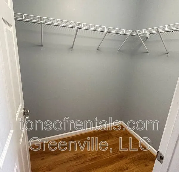 305 Scott St — Photo 6