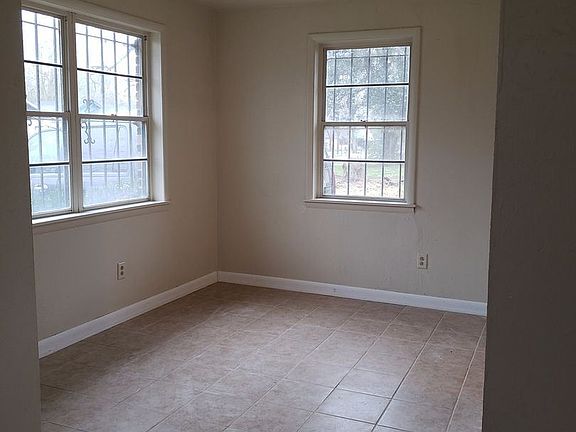4th image of 3040 Woodford St
