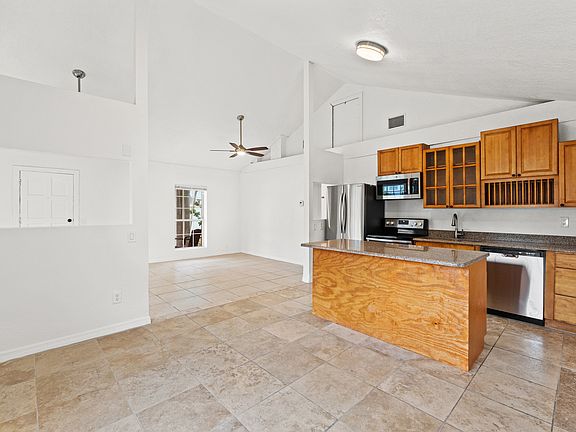 4th image of 1106 Alicia Ave