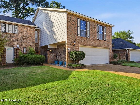 4th image of 48 Roundtree Cir