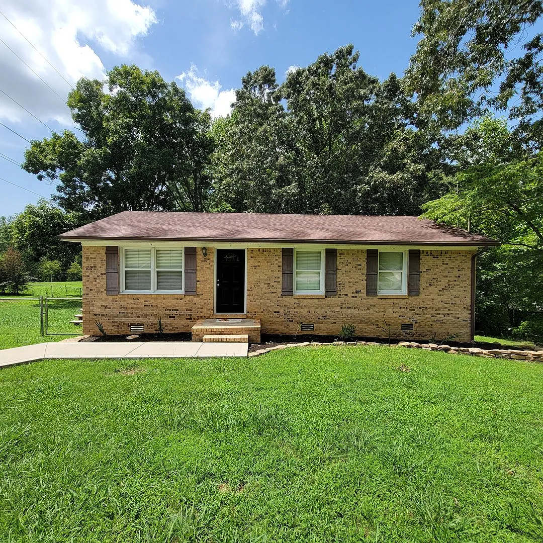 3/1 Brick Ranch-Cookeville City Limits — Photo 1