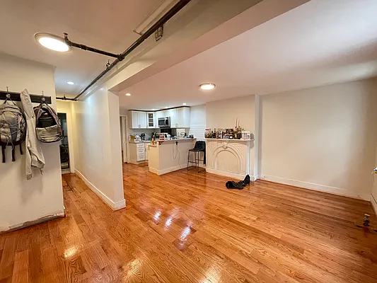 Rented by Peerless Properties Corp | media 9