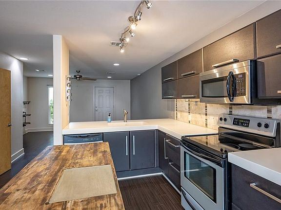 4th image of 1101 Grove Blvd APT 106