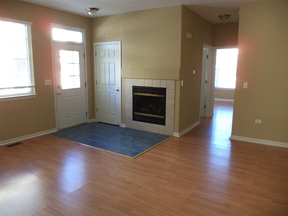 4th image of 410 N Carlisle Ct