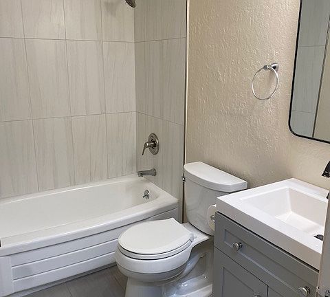 4th image of 2633 Greenwich St APT 204