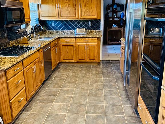 3rd image of 9809 Eastridge Dr