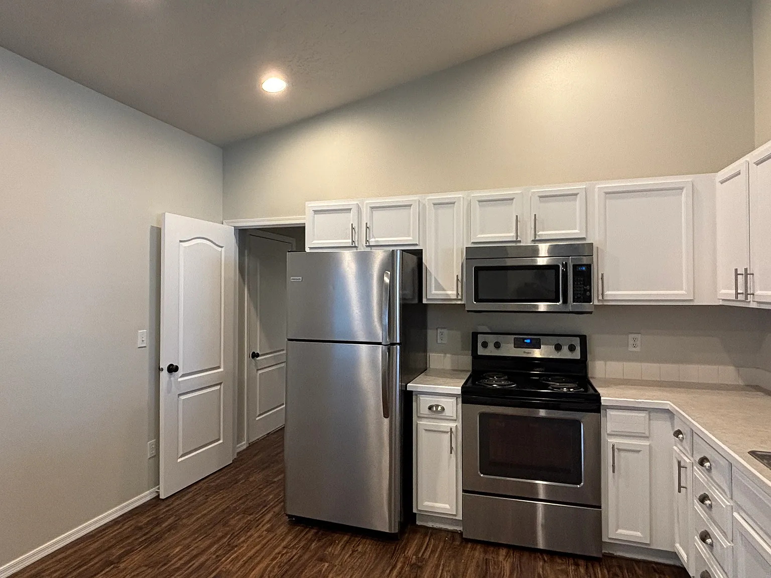 3 bed, 1384 sqft, $2,095 — Photo 2
