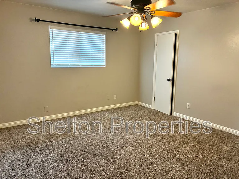 523 E Malibu Dr — Photo 6