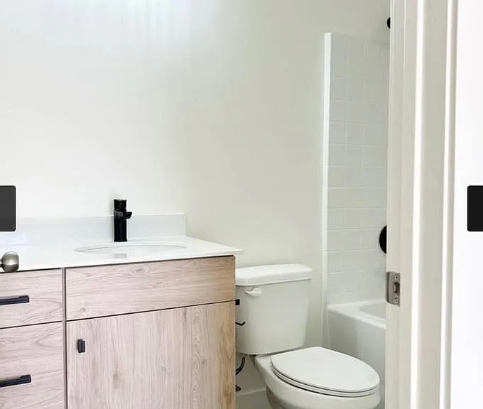 2754 N Clark Pkwy — Photo 9