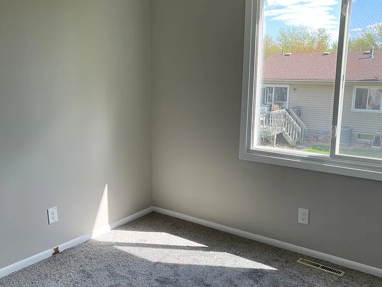 4050 Glacier Ln N — Photo 11