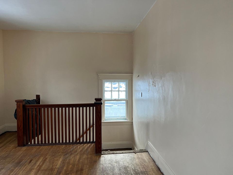 1st image of 194 Sprenger Ave