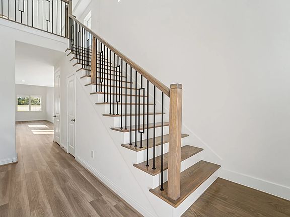 Plan 3049 foyer staircase