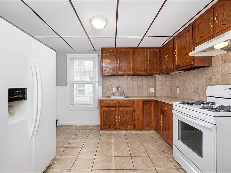 18 Chestnut St #1 — Photo 1