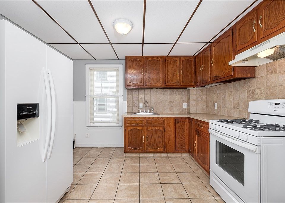 1st image of 18 Chestnut St #1