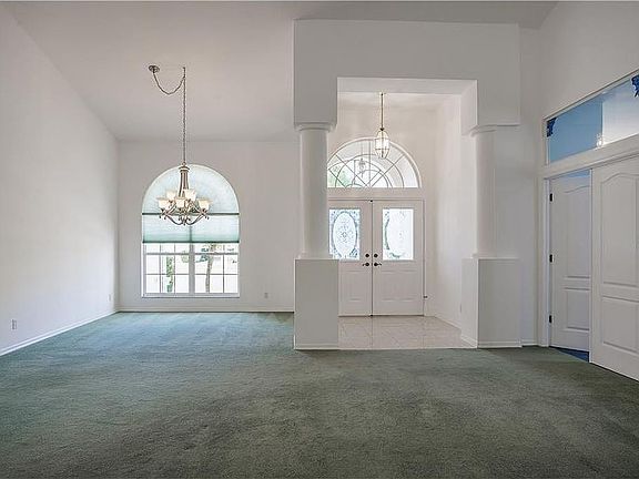 4th image of 470 Bermuda Isles Cir