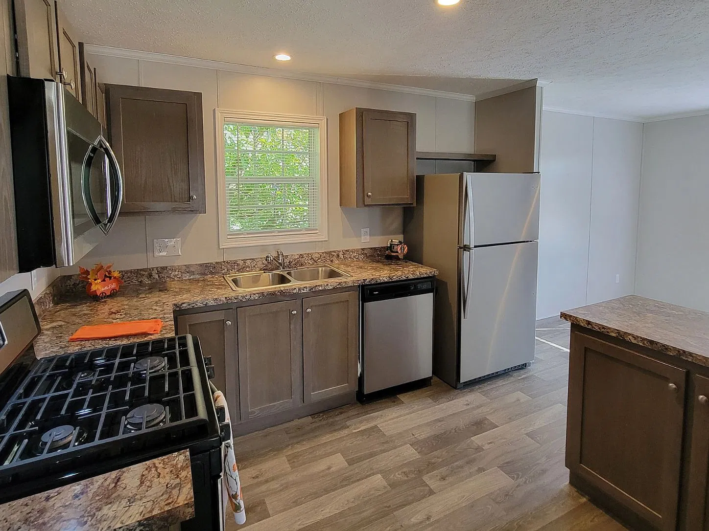 Move-In Ready Today! Don't Miss This Incredible Opportunity! — Photo 2