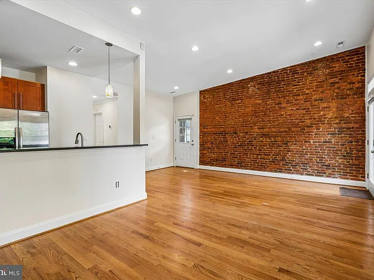 1339 C St NE — Photo 7