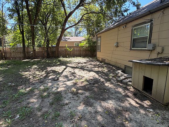 4th image of 1912 S Vine Ave