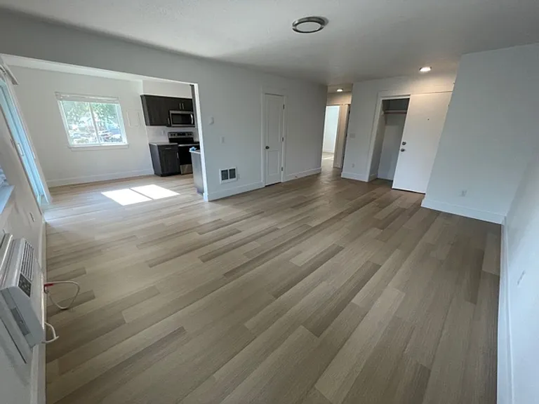The Courtcrest Apartments — Photo 4