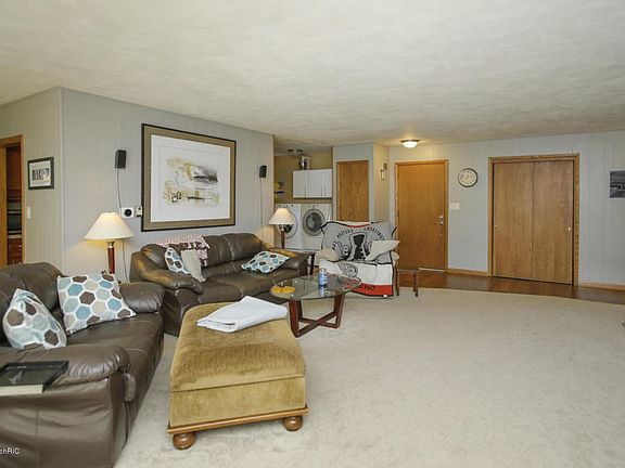 61 lynwood dr-104