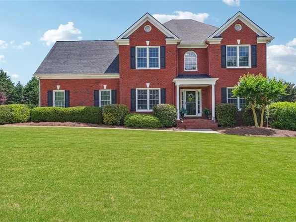 8650 Stone River Dr, Gainesville, GA 30506