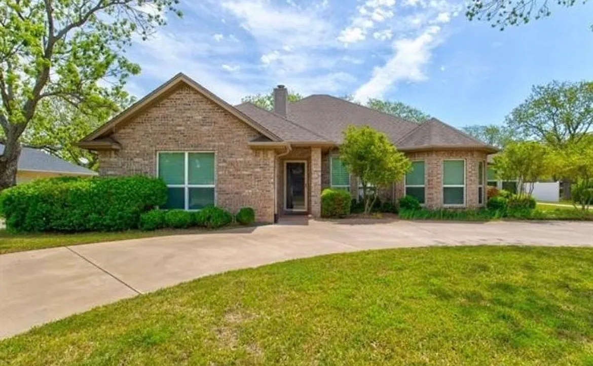 4 bed, 2.5 bath, 2211 sqft, $4,500 — Photo 3