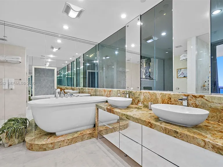 17121 Collins Ave #Penthouse 4406 — Photo 23