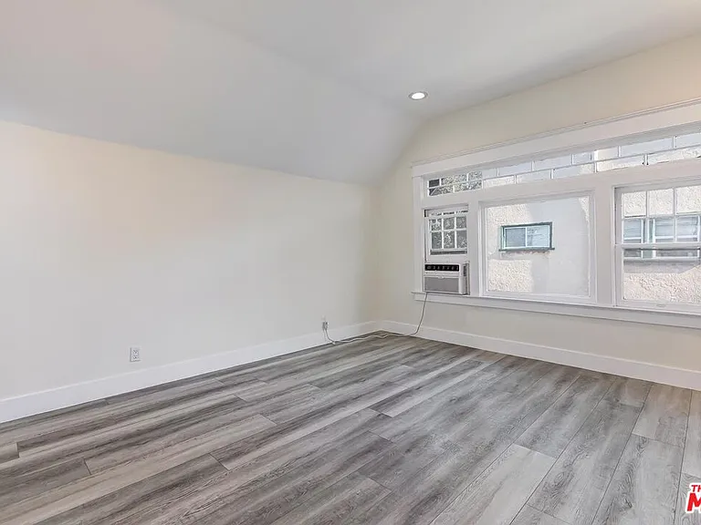 1054 Maine Ave #1054 — Photo 11