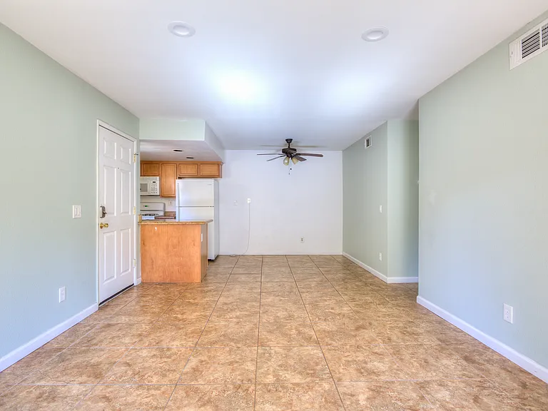 1116 W Blaine St #203 — Photo 3