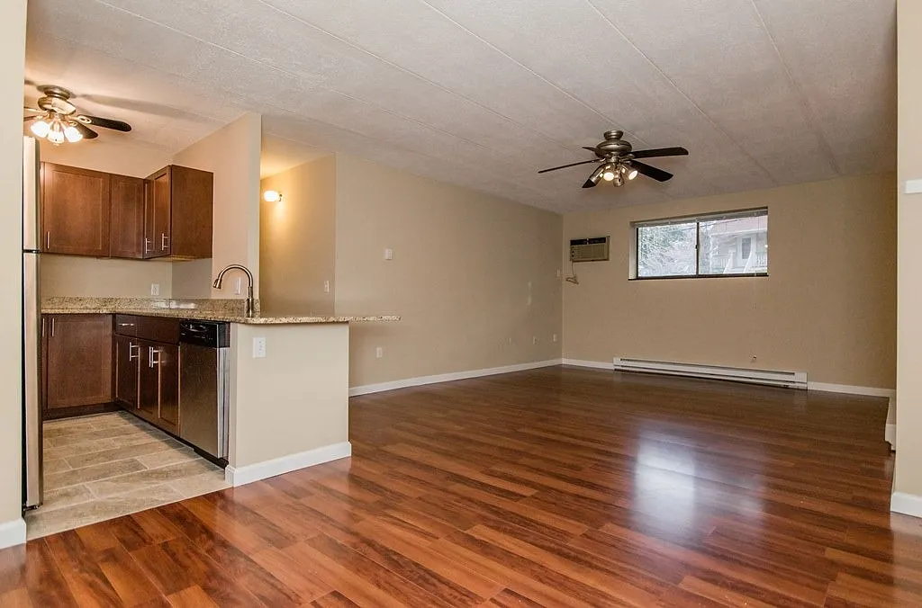 2 bed, 1.5 bath, 950 sqft, $2,500 — Photo 3