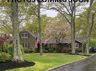 25 Woodhollow Rd, Great River, NY 11739